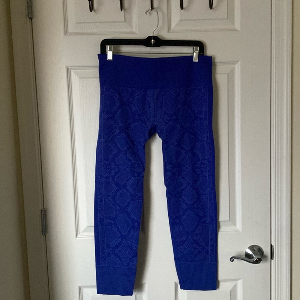 Lululemon Sapphire Blue Snake Print Seamless Ebb to Street Pant Leggings Size 12